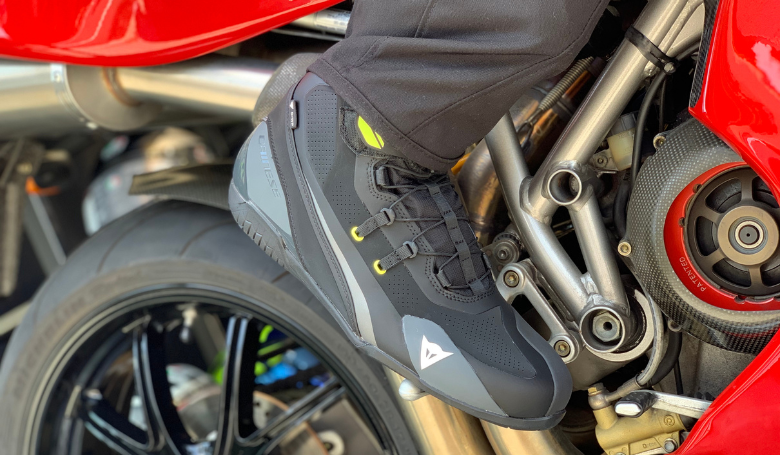 スポーツツーリングを軽快にHERIAN D-WP SHOESの防水×快適性能